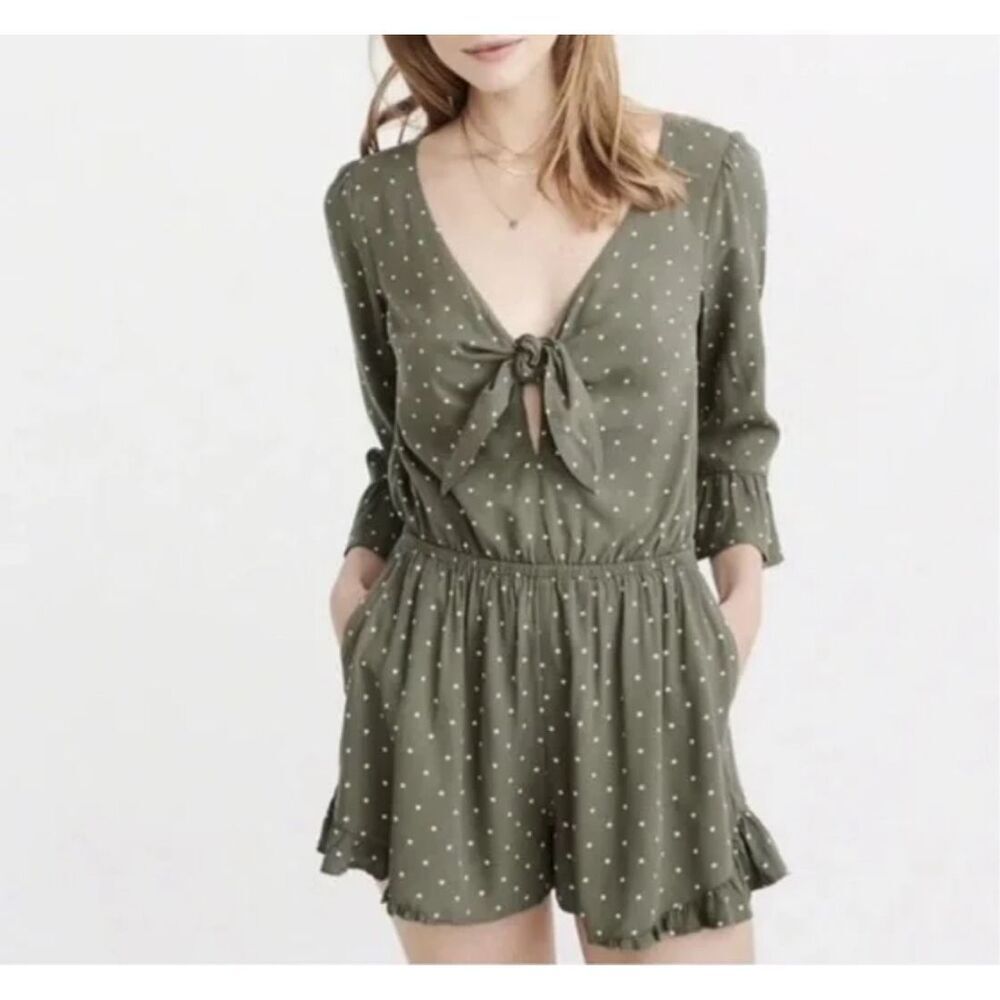 Abercrombie & fitch sage green polka dot 3/4 sleeve romper size XS